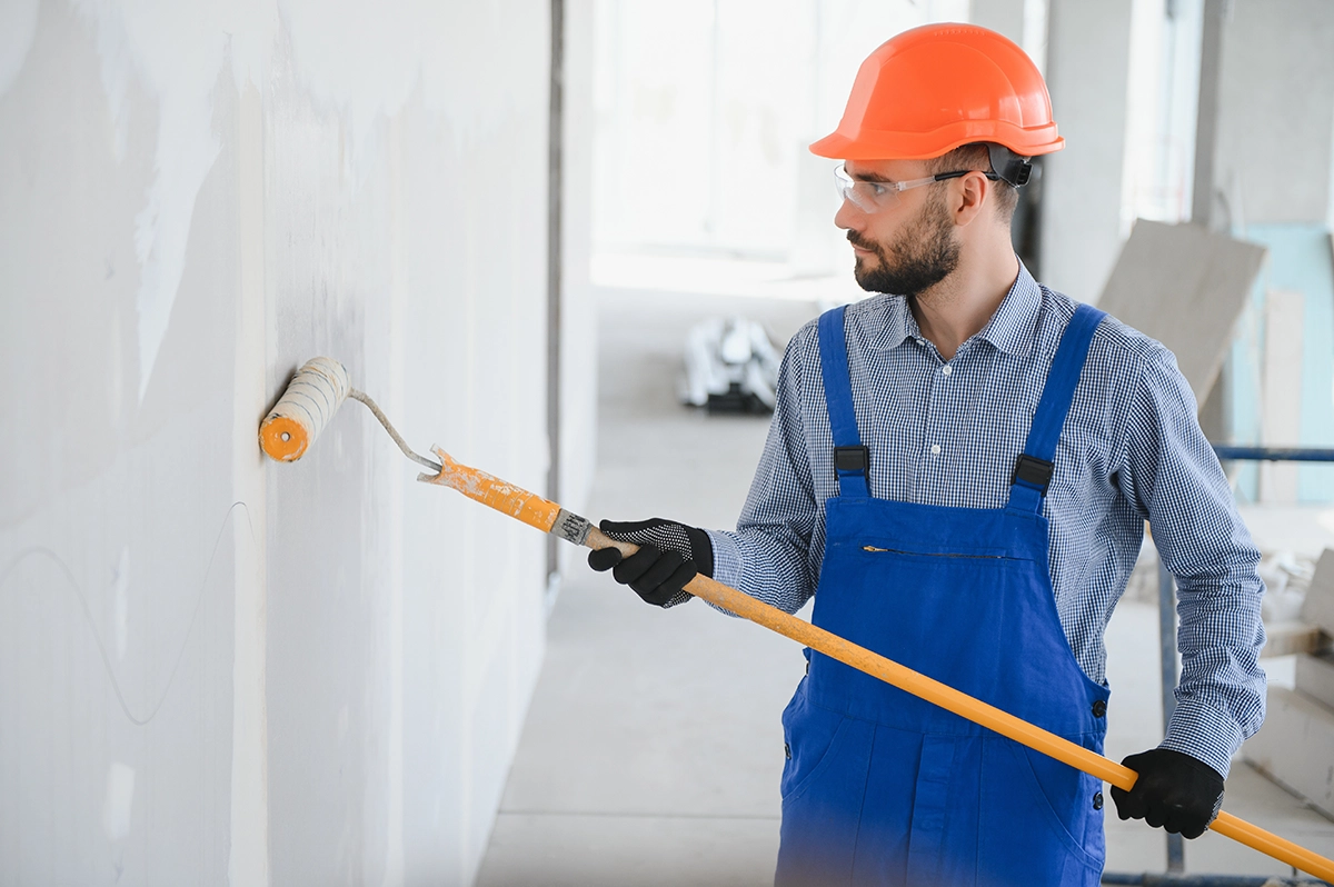 painter-uniform-paints-wall Kopie